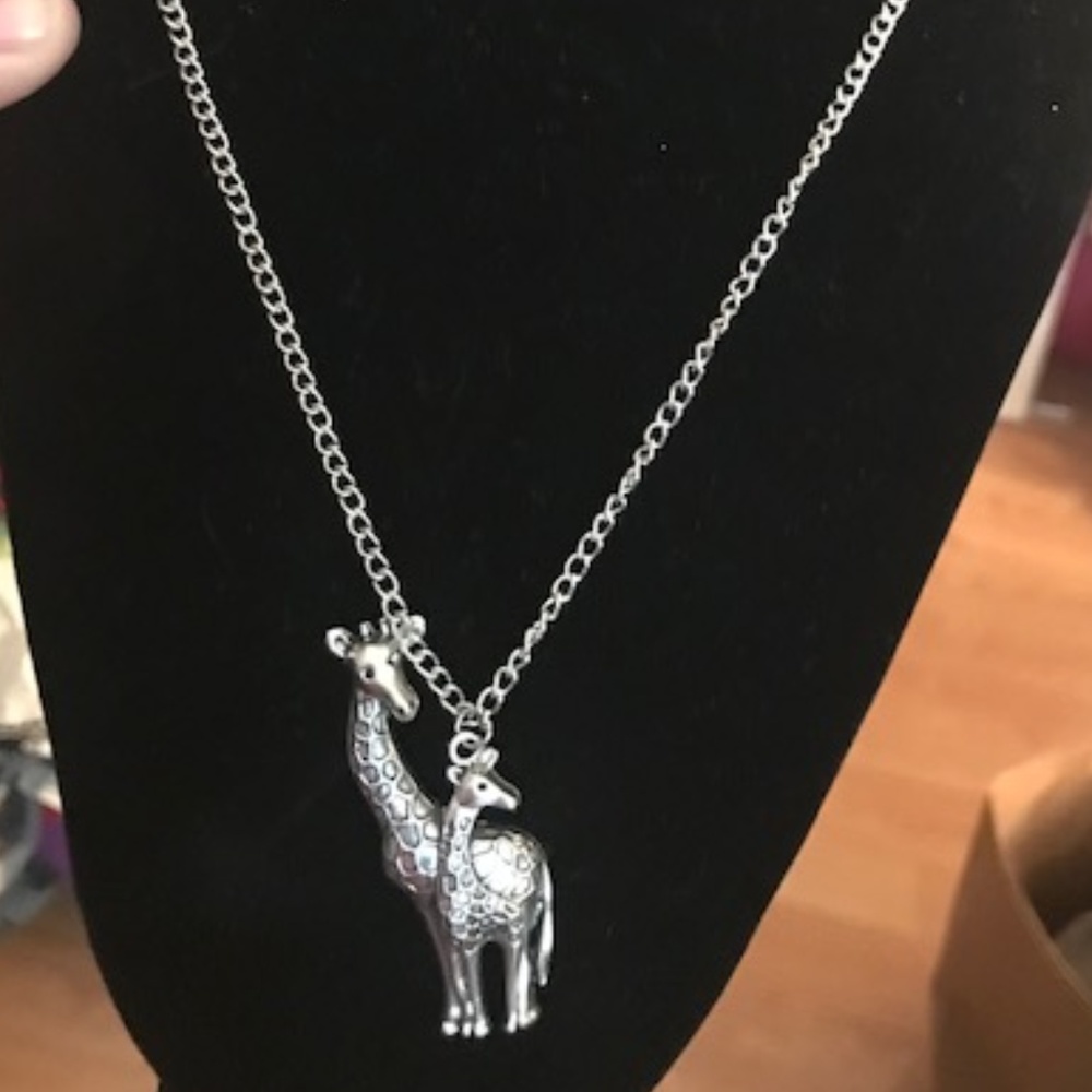 NWT **BOUTIQUE**  Mama & Baby Giraffe  Necklace - Picture 2 of 2